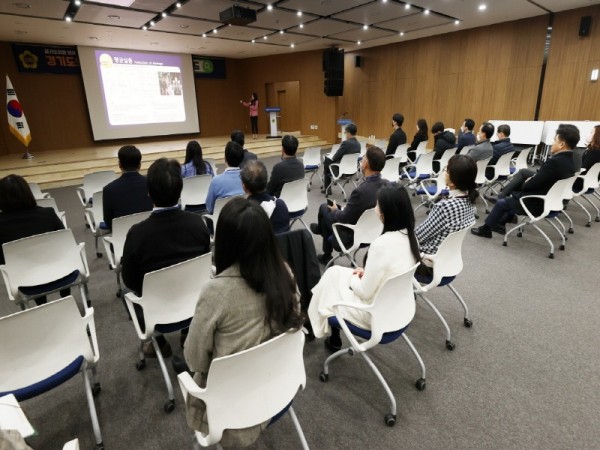 230214 경기도의회, 도의원 및 사무처 직원 대상 ‘경기도의원이 꼭 알아야할 2023 트렌드’ 특강 (1).JPG