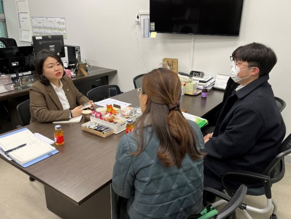 230215 이자형 의원, 도내 가족돌봄청년의 생활여건 실태 및 어려움 청취 자리 가져 (1).jpg