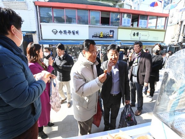 [크기변환]“전통시장을 핫플로” 이현재 하남시장, 기업인협의회와 전통시장 활성화 ‘앞장’ (3).jpg