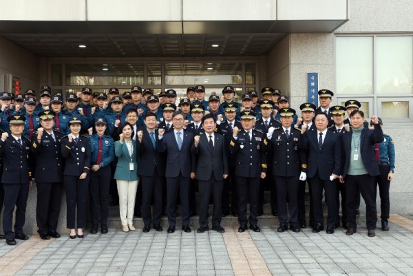 김진표 의장, 105의무경찰대 해단식 및 국회기동대 발대식 참석 1.jpg