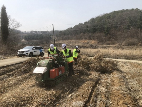 4. 파주시, 농업부산물 파쇄사업…산불예방 및 미세먼지 저감.jpg