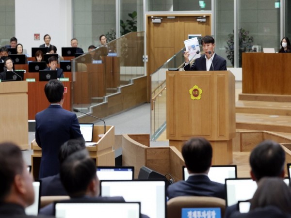 230316 이홍근 의원, 경기국제공항...민군통합공항인지 명확히 밝혀야 (1).JPG