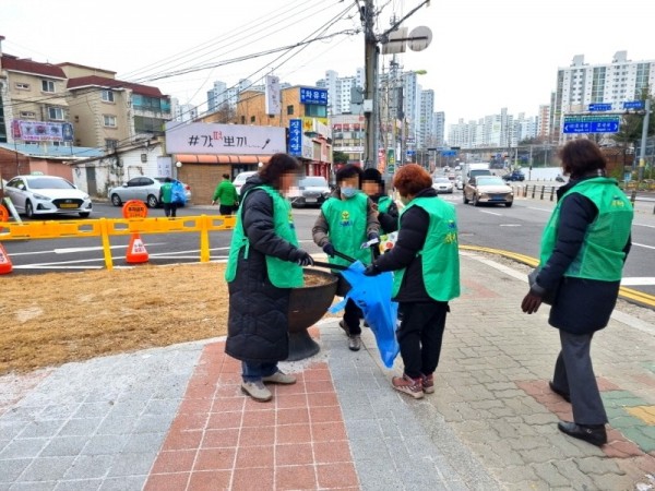 자원순환과(의정부시, 4년 만에 새봄맞이 한마음 일제 대청소 실시).jpg