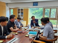 230526 임상오 의원, 본격 무더위 앞두고 축산악취문제 해결방안 마련위한 의견청취.jpg