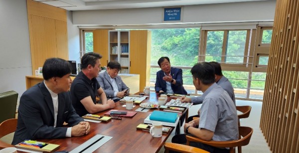 230526 임상오 의원, 본격 무더위 앞두고 축산악취문제 해결방안 마련위한 의견청취.jpg