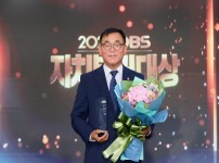 20230628 용인특례시의회 윤원균 의장, 2023 OBS 자치분권대상 수상.jpg