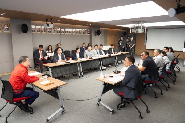 20230703 의원연구단체 의정혁신연구회Ⅱ·초연결도시 용인, 홍준표 대구시장 만나 지역 혁신 방안 모색(2).jpg