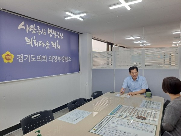 230704 이영봉 의원, (사)한국서각협회 경기도지회 관계자 만나 애로사항 청취.jpg