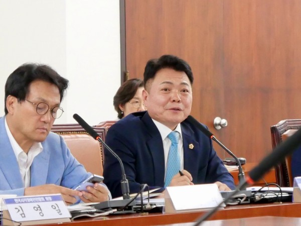 230707 이인규 의원, 경기도형 시각장애 특수학교(맹학교) 설립을 위한 토론회 진행.jpg