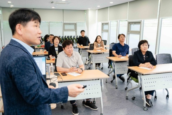 20230717 용인특례시의회 윤리특별위원회, 반부패·청렴교육 실시해 청렴문화 확산 위한 결의 다져.jpg