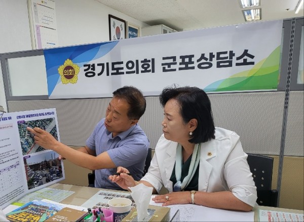 230726 정윤경 의원, 산본시장 주차난 해결위한 제1공영주차장 사용방법 논의 (1).jpg