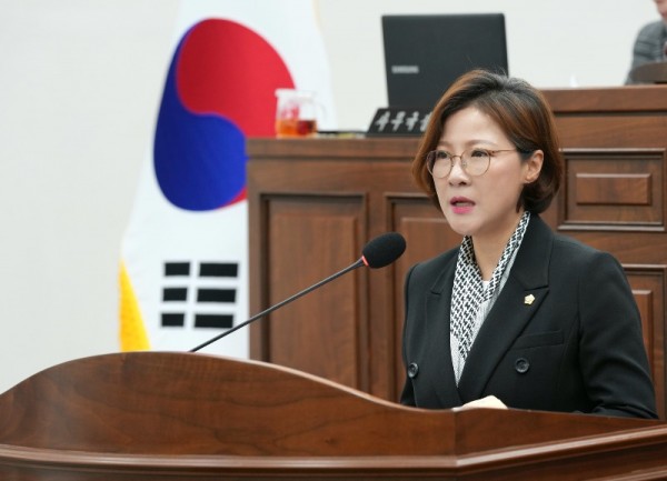 (2024.02.26.)[사진자료]하남시의회 정혜영 의원, 고립·은둔 청년의 소리 없는 구조요청 외면 안돼 (2).jpg