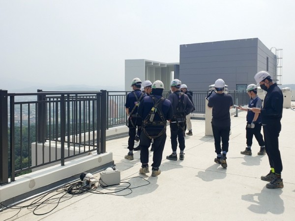 4-1. 용인특례시는 올 하반기 입주를 앞둔 관내 공동주택단지의 시공 품질과 시설물 안전 상태 등을 확인하는 특별 점검을 실시했다. (해당 현장은 고림 진덕지구).jpg