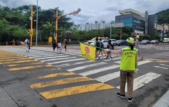 6-1 여수시, 하반기 ‘초등학교 등하굣길 안전지킴이’ 135명 배치.jpg