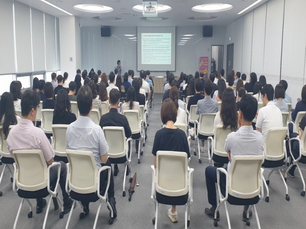 기후에너지과-성남시는 8월 6일 시청 2층 모란관에서 온실가스감축인지 예산제 시행을 위한 직원 역량 강화 교육을 했다.jpg