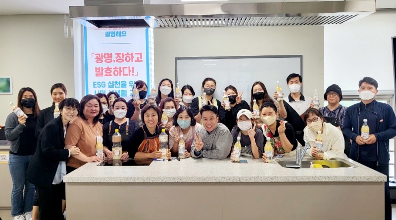 (광명2)광명시는 24일 광명평생학습원 시민의 부엌에서 오전과 오후 2회에 걸쳐 「광명 장하고 발효하다!」식초학교 조리실습을 진행했다.jpg