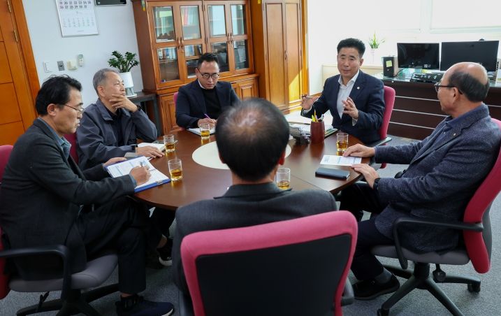오산시의회 성길용 부의장, 생활폐기물 수집·운반 대행업체 대표들과 간담회