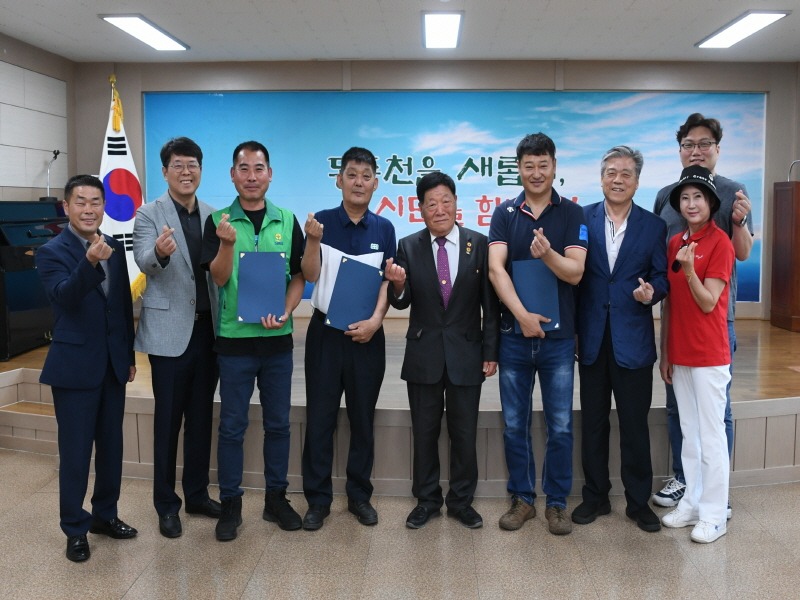 4.동두천시자원봉사센터 양순종 이사, 사랑의 장학금 전달.JPG