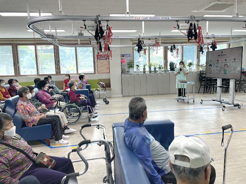 사회복지급식소 구간건강관리 교육 모습.jpg