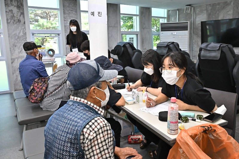 230724(월)사진자료(서울대 의료봉사동아리 '카사' 진료봉사활동) (1).jpg