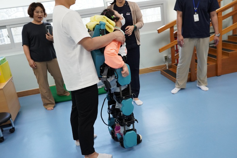 아동용 웨어러블 로봇으로 한걸음의 희망을 전하다 02.JPG