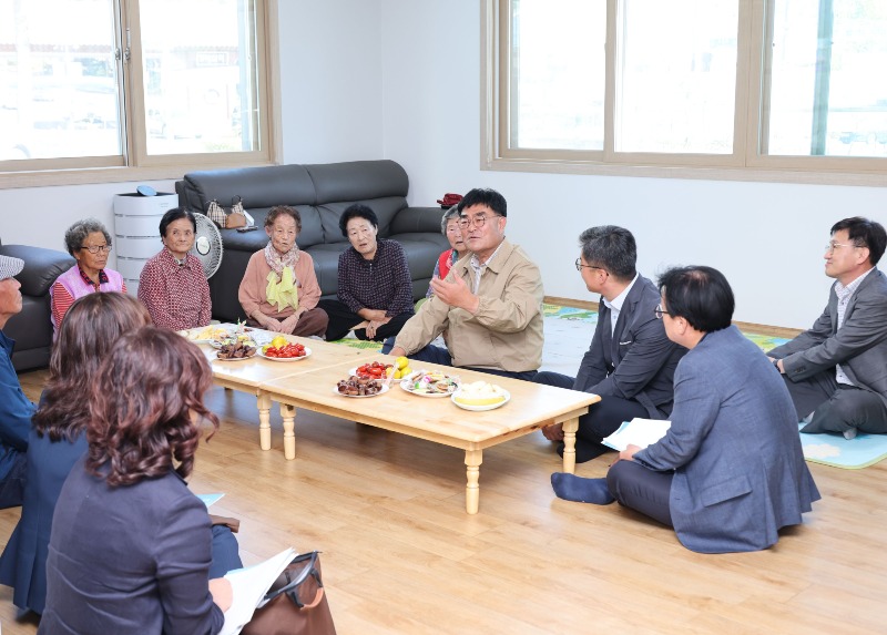 교동 1통 통합경로당 방문.jpg