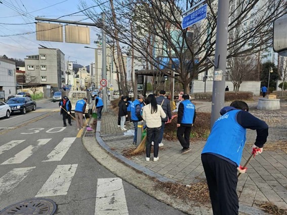 2.5 학동, 설맞이 주민주도 대청소(사진1).jpg