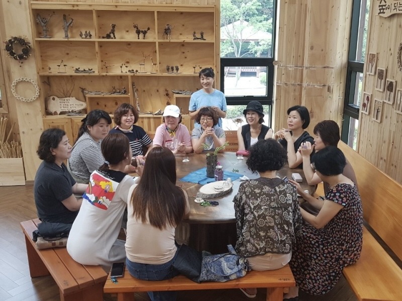 보도자료3 산림복지센터 산림치유 프로그램 제공.jpg