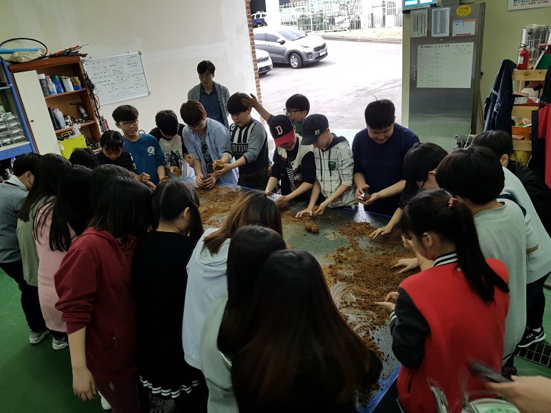 3. 동두천시, 3월부터 ‘찾아가는 초등학교 EM 환경교실’ 운영(1).jpg