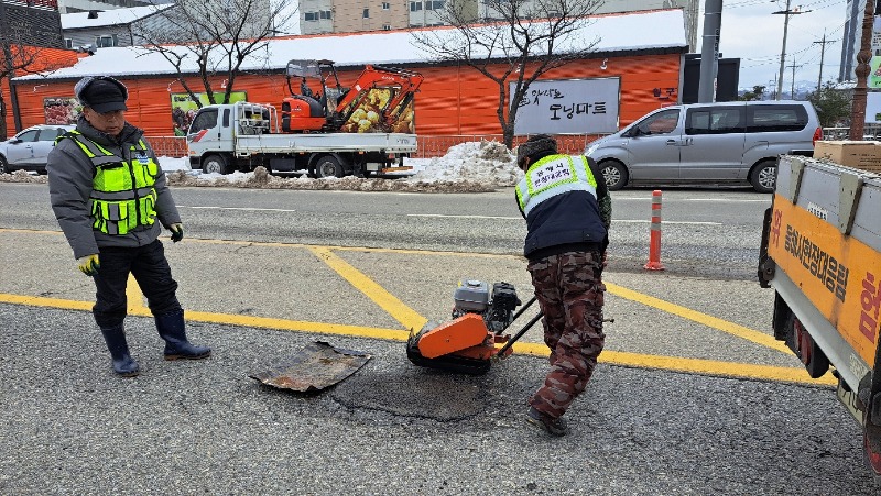 1. 동해시, 도로 포트홀 선제적 조치 나선다 (1).jpg