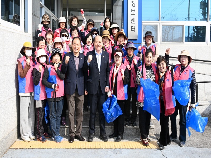 2. 동두천시 생활개선회, 영농폐기물 환경정화 활동 실시(1).jpg
