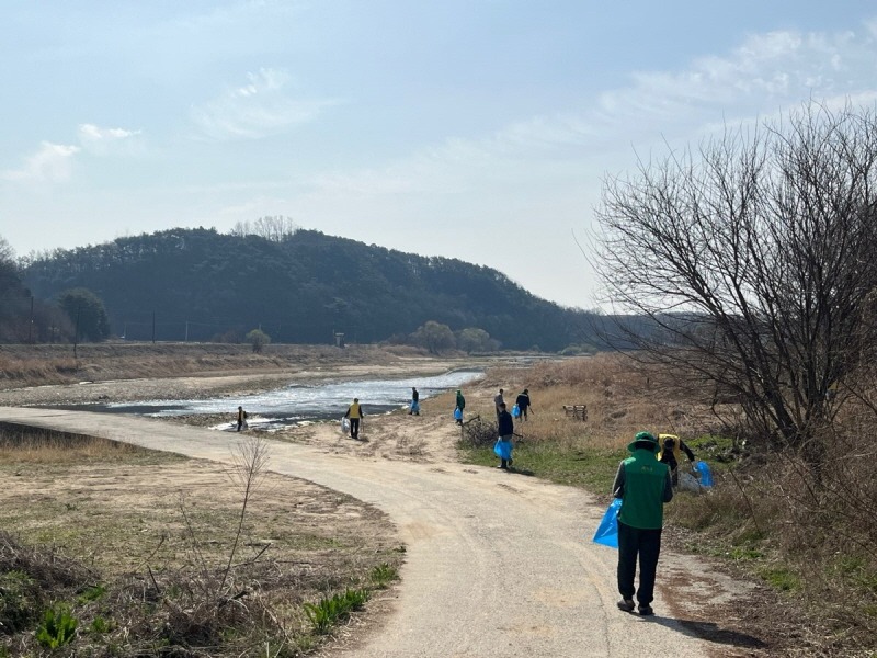[크기변환]지역02-북내면 단체들이 함께 한 “새봄맞이 대청소”(2).jpg
