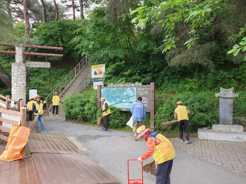 0520[평창군시설관리공단] 복권기금사업 참여 시니어 대상 환경교육 및 정화활동 실시2.jpg