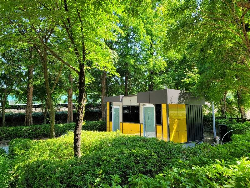 03-여주시 황학산 등산로 및 산림욕장 새단장-화장실 사진.jpg