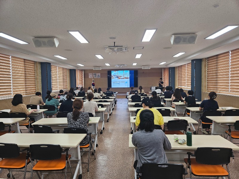 [0708]7.사진자료(동해교육지원청, 중등 교육과정 이해 학부모 공동연수 개최)(2).jpg