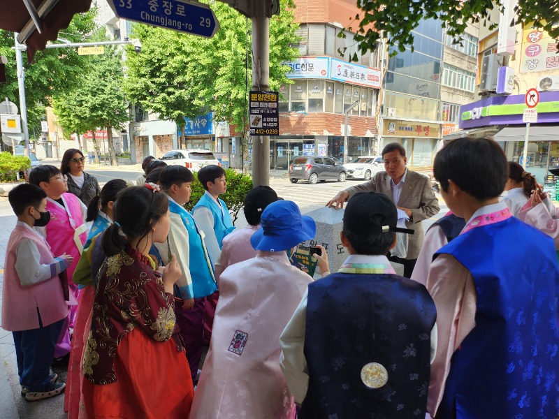 7.9 충장동, 초등생과 ‘시내로 마을 돌아보기’ 호응(사진2).jpg