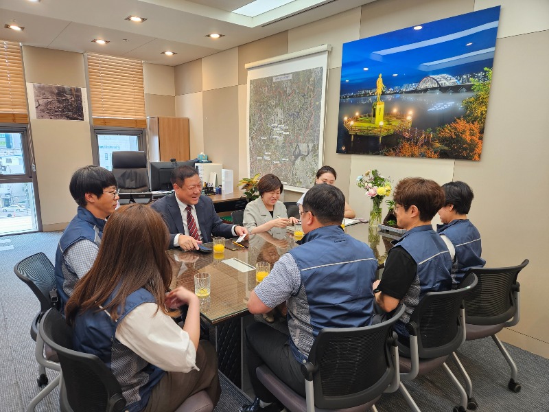 춘천시노조부시장면담2.jpg