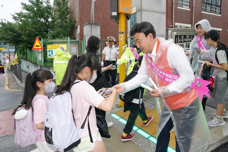 광주시, 어린이 등굣길 합동 교통안전 캠페인 실시 (2).jpg