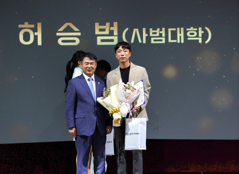 ★ [사진3] 감사장을 수여 받은 박시형 조교.jpg