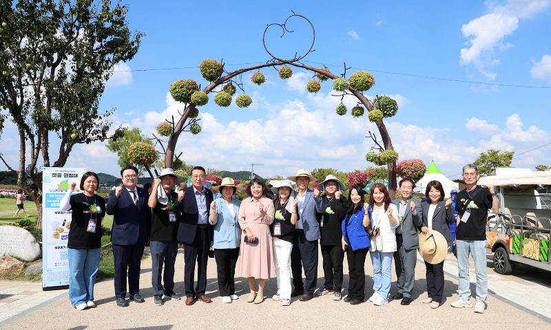 시흥갯골축제 현장에서 기념촬영.jpg