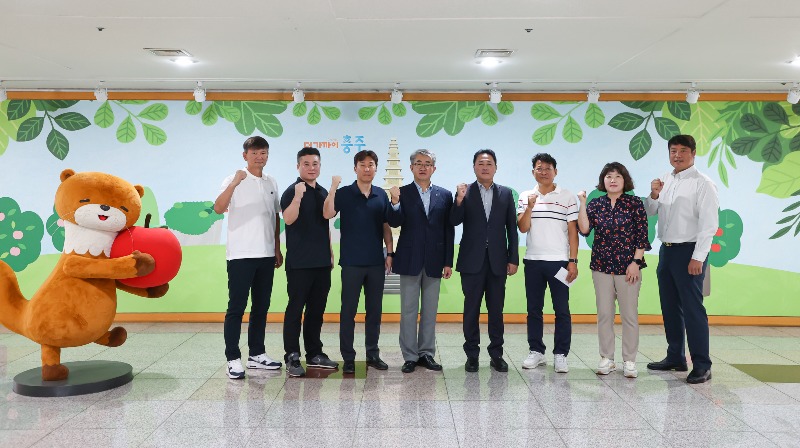 240930 김진석 충주부시장, 전국체전 출전 충주시 선수단 격려(1).JPG