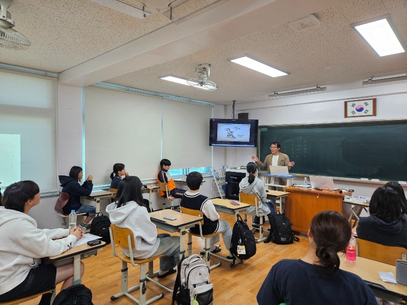 ★[사진] 광주시교육청, 두암중에서 _학교로 찾아가는 인문학교육_ 첫수업 실시.jpg