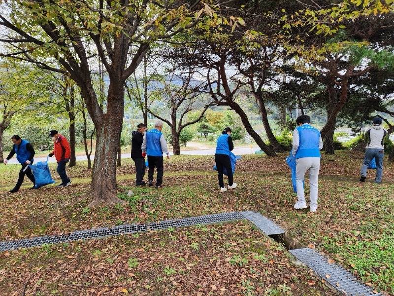 (10. 29.) ‘광양기업 사랑나누기 봉사단’, 주거 환경 개선 봉사활동 펼쳐 - 진상면(3).jpg