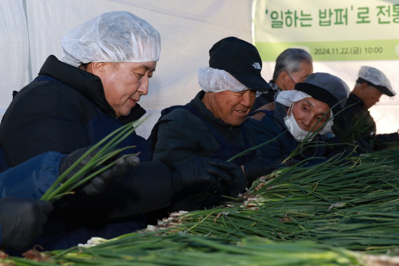 사본 -20241122 - 어르신과 함께하는 일하는 밥퍼(중앙공원) (1).jpg