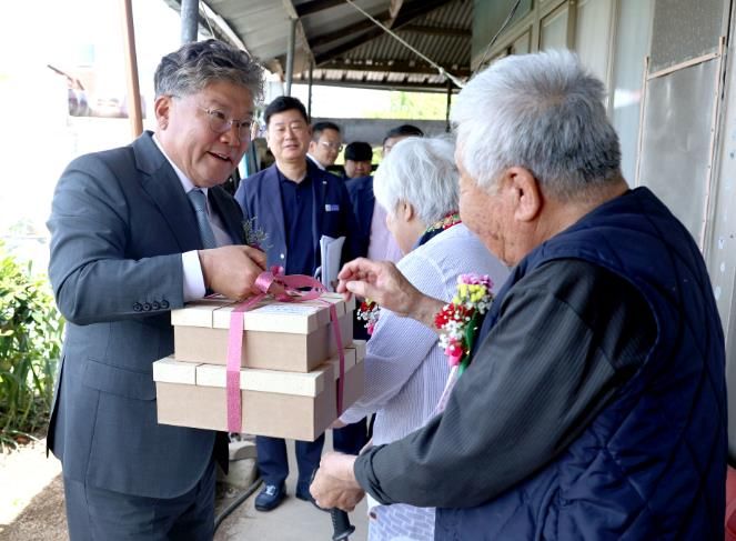 옥당골 한가족 결연사업 및 사랑의 밥그릇 전달