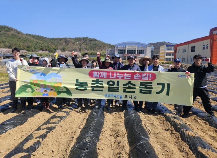 복지국 기계면 감자 농가 농촌일손돕기. 사진2. 건설교통사업본부 기계면 과수 농가 농촌일손돕기.