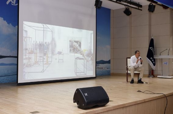 세계적인 철 조각가 안토니 곰리, 특별 강연 성황리 개최..