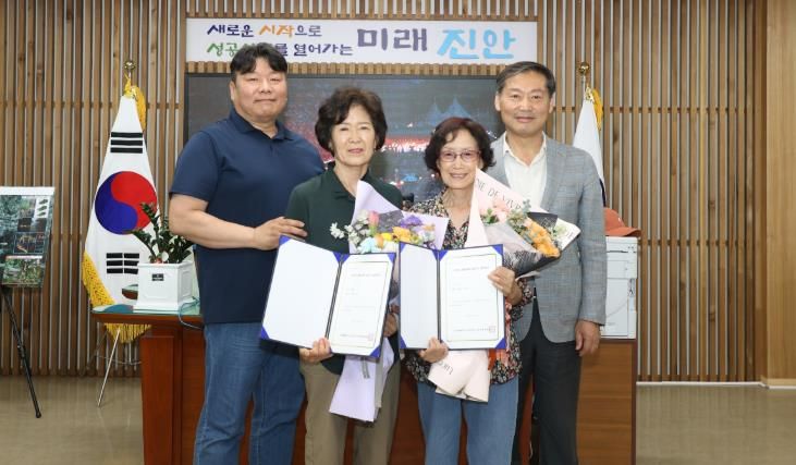 진안읍 성인문해반 이효열 강사,진안사랑장학재단에 장학금 기탁