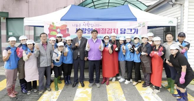 광주시 탄벌·송정동 주민자치위원회, 추석 맞아 '계절김치 나눔 행사'