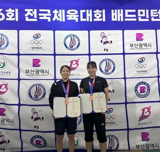 화순군청 배드민턴부(왼쪽부터 김보민, 정나은 선수)